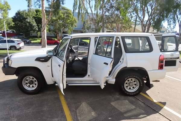 2010 Nissan Patrol DX GU 7