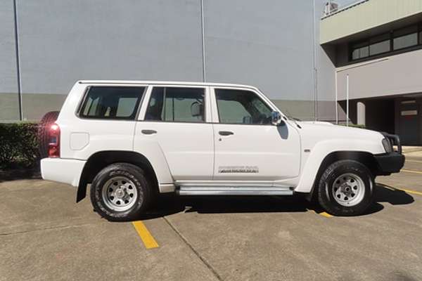 2010 Nissan Patrol DX GU 7
