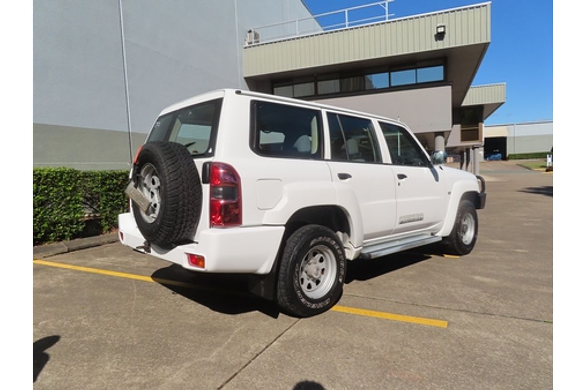 2010 Nissan Patrol DX GU 7
