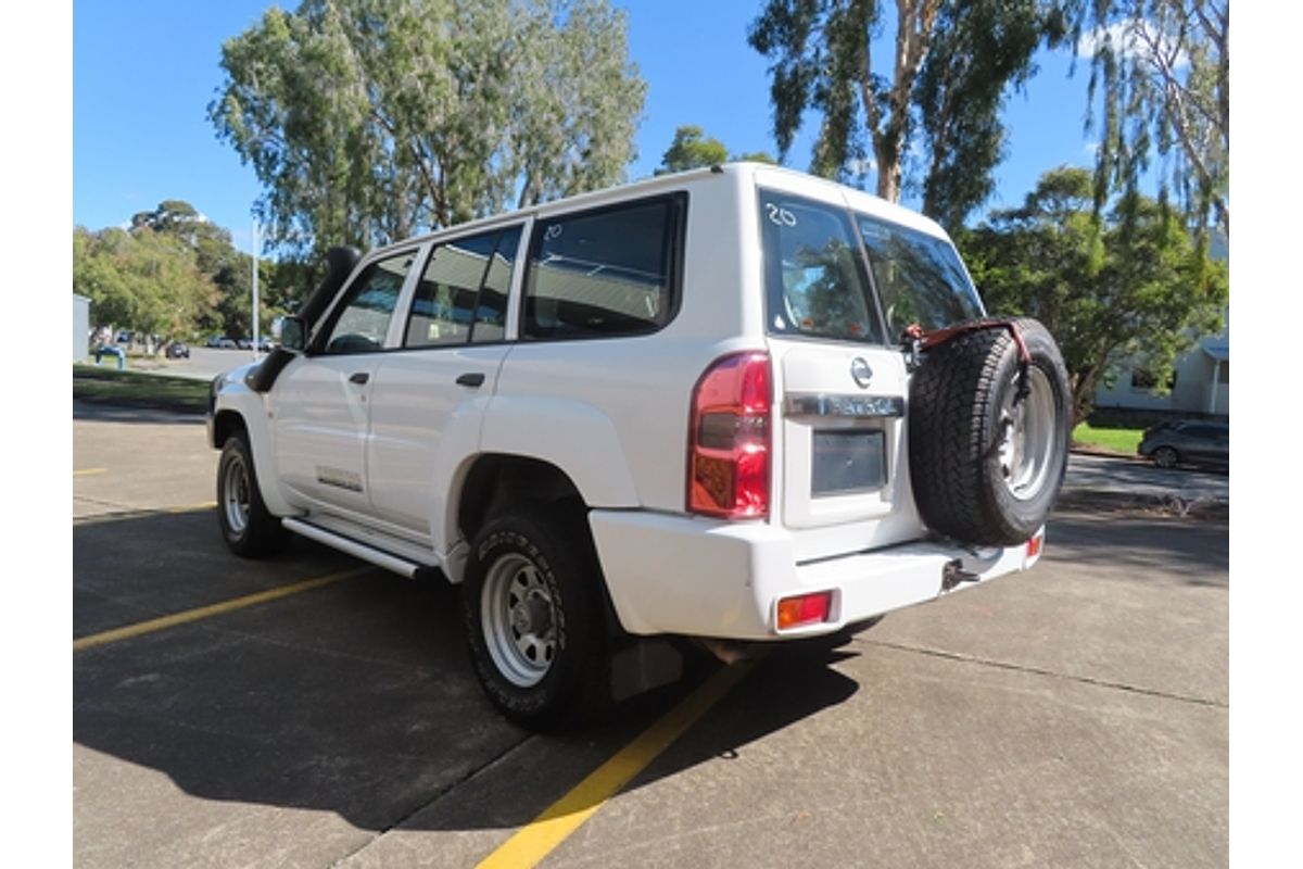 2010 Nissan Patrol DX GU 7