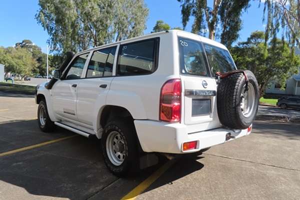 2010 Nissan Patrol DX GU 7