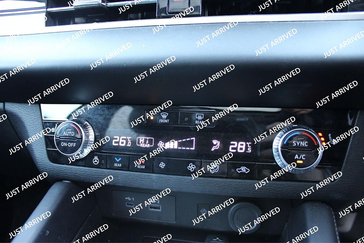 2024 Mitsubishi Outlander PHEV Exceed ZM