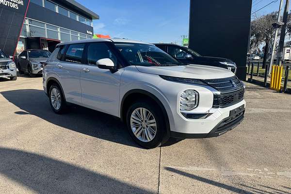 2023 Mitsubishi Outlander ES ZM