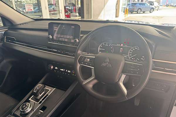 2023 Mitsubishi Outlander ES ZM