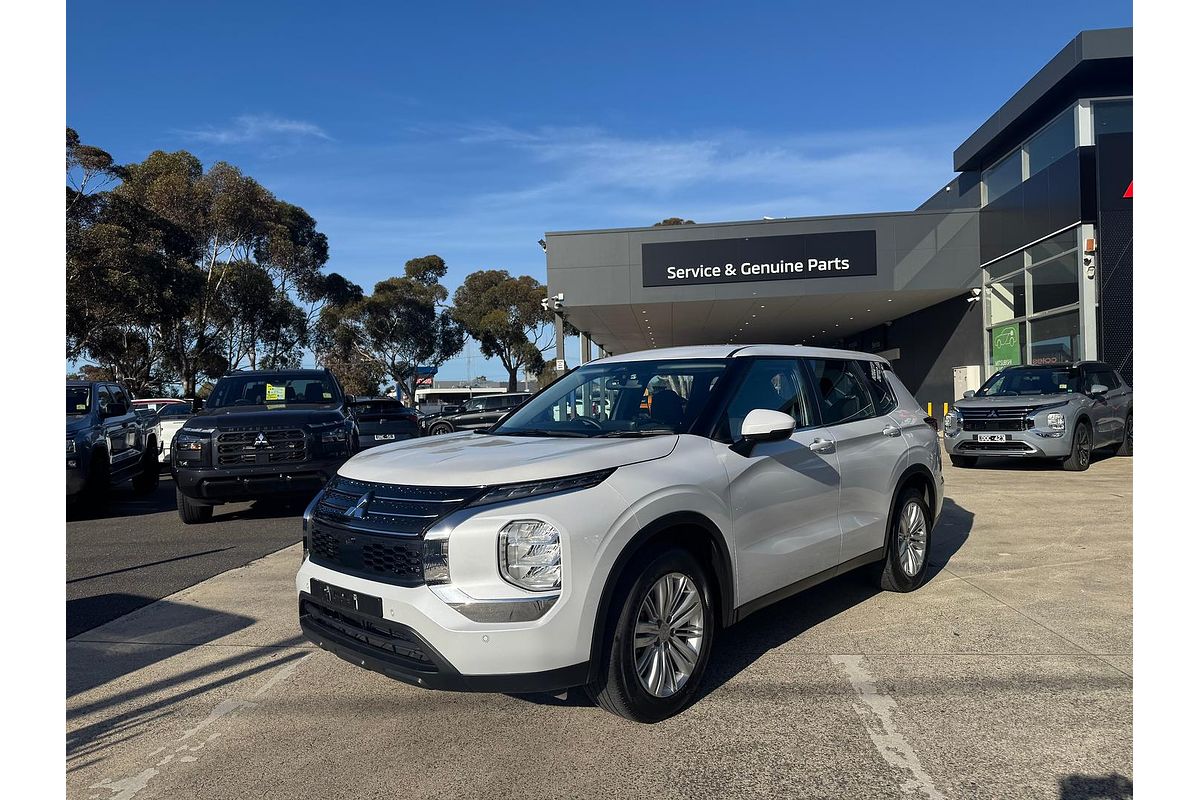 2023 Mitsubishi Outlander ES ZM