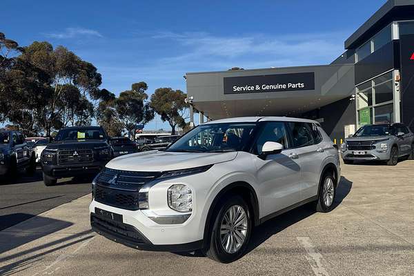 2023 Mitsubishi Outlander ES ZM
