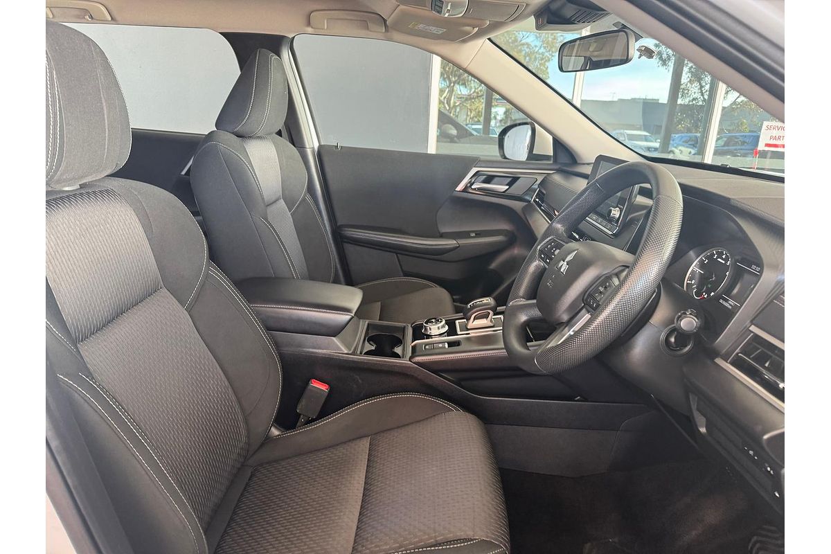 2023 Mitsubishi Outlander ES ZM