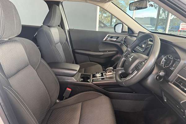 2023 Mitsubishi Outlander ES ZM