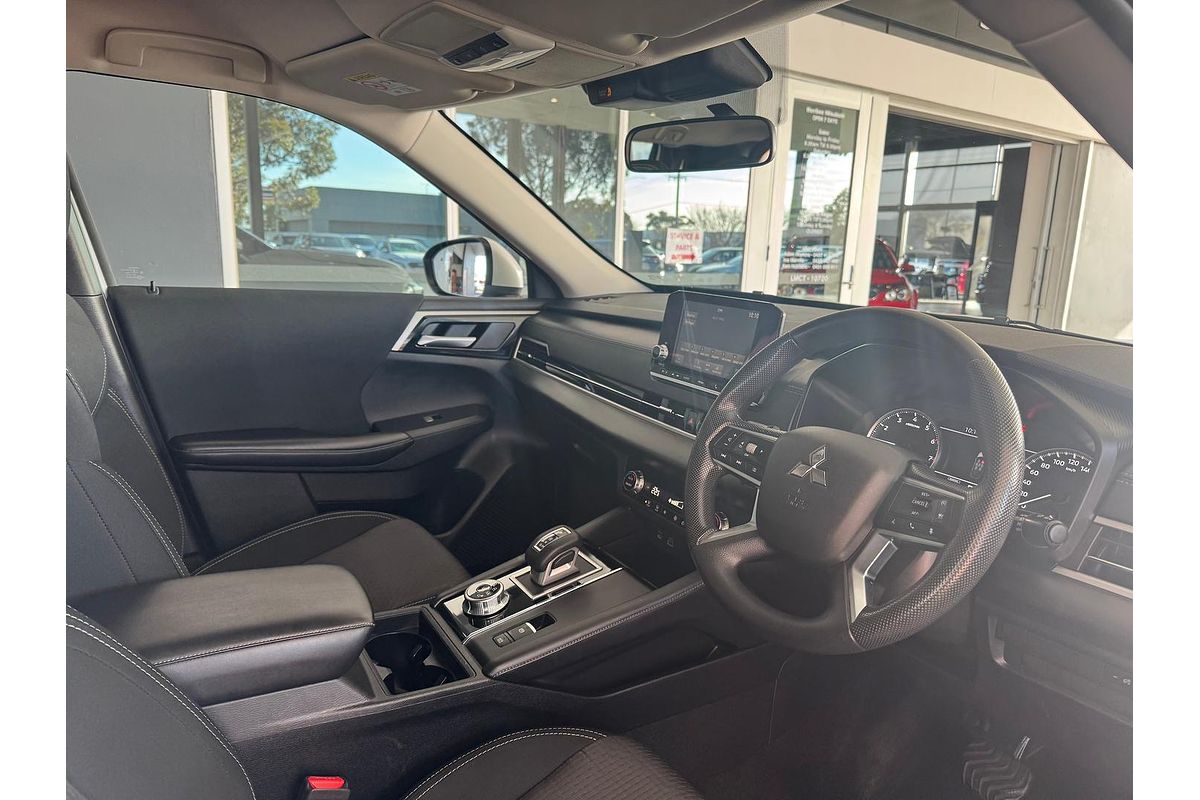 2023 Mitsubishi Outlander ES ZM