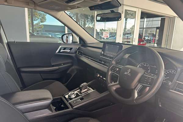2023 Mitsubishi Outlander ES ZM