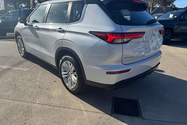 2023 Mitsubishi Outlander ES ZM