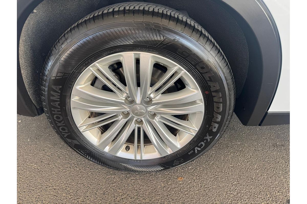 2023 Mitsubishi Outlander ES ZM