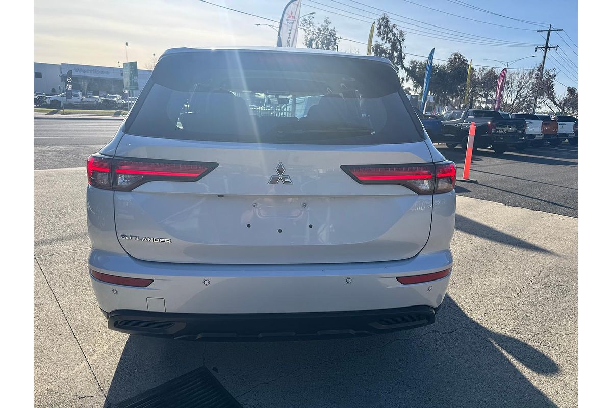 2023 Mitsubishi Outlander ES ZM