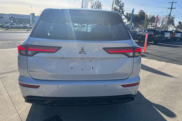 2023 Mitsubishi Outlander ES ZM
