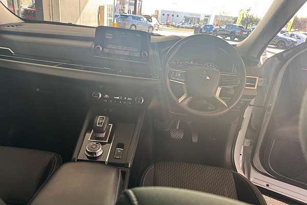 2023 Mitsubishi Outlander ES ZM