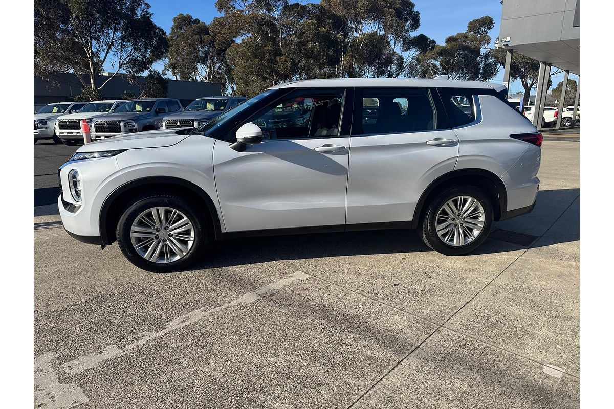 2023 Mitsubishi Outlander ES ZM