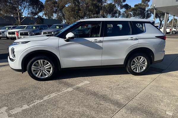 2023 Mitsubishi Outlander ES ZM