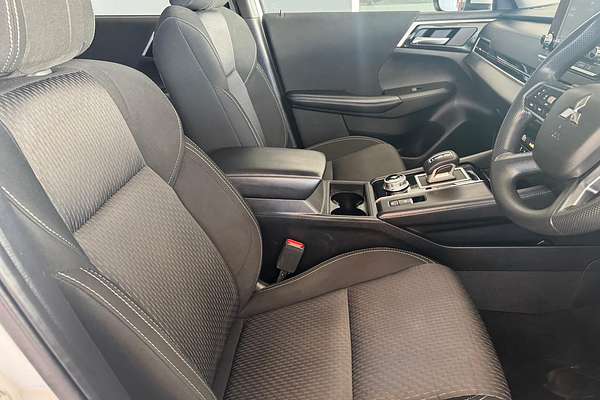 2023 Mitsubishi Outlander ES ZM