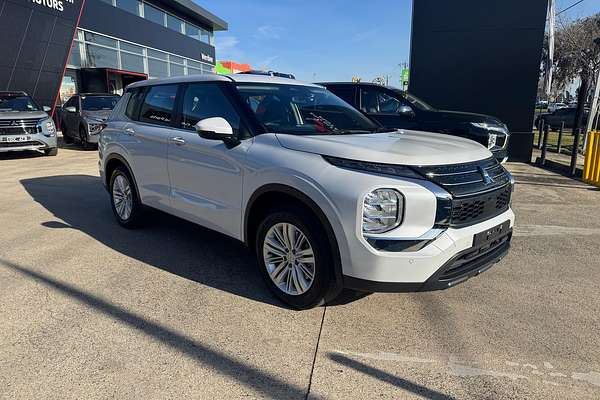 2023 Mitsubishi Outlander ES ZM