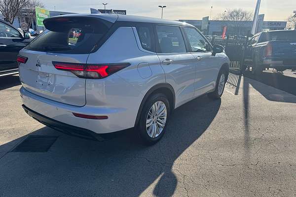 2023 Mitsubishi Outlander ES ZM