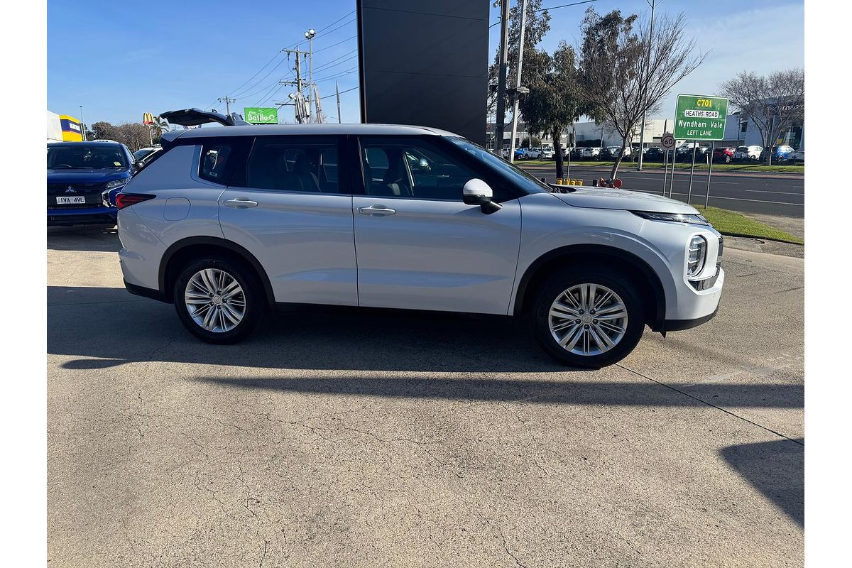 2023 Mitsubishi Outlander ES ZM