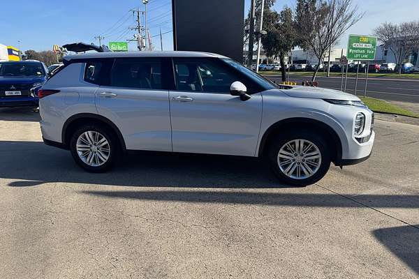 2023 Mitsubishi Outlander ES ZM