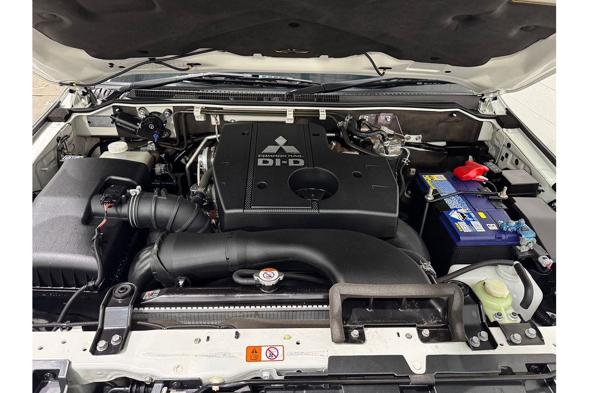 2020 Mitsubishi Pajero Exceed NX