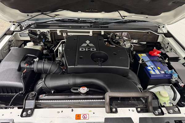 2020 Mitsubishi Pajero Exceed NX