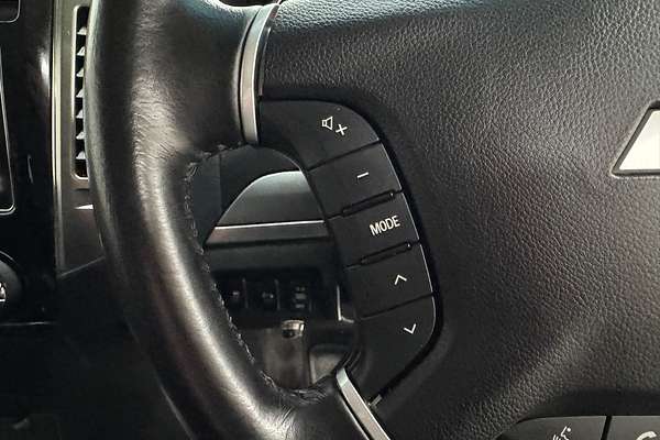 2020 Mitsubishi Pajero Exceed NX