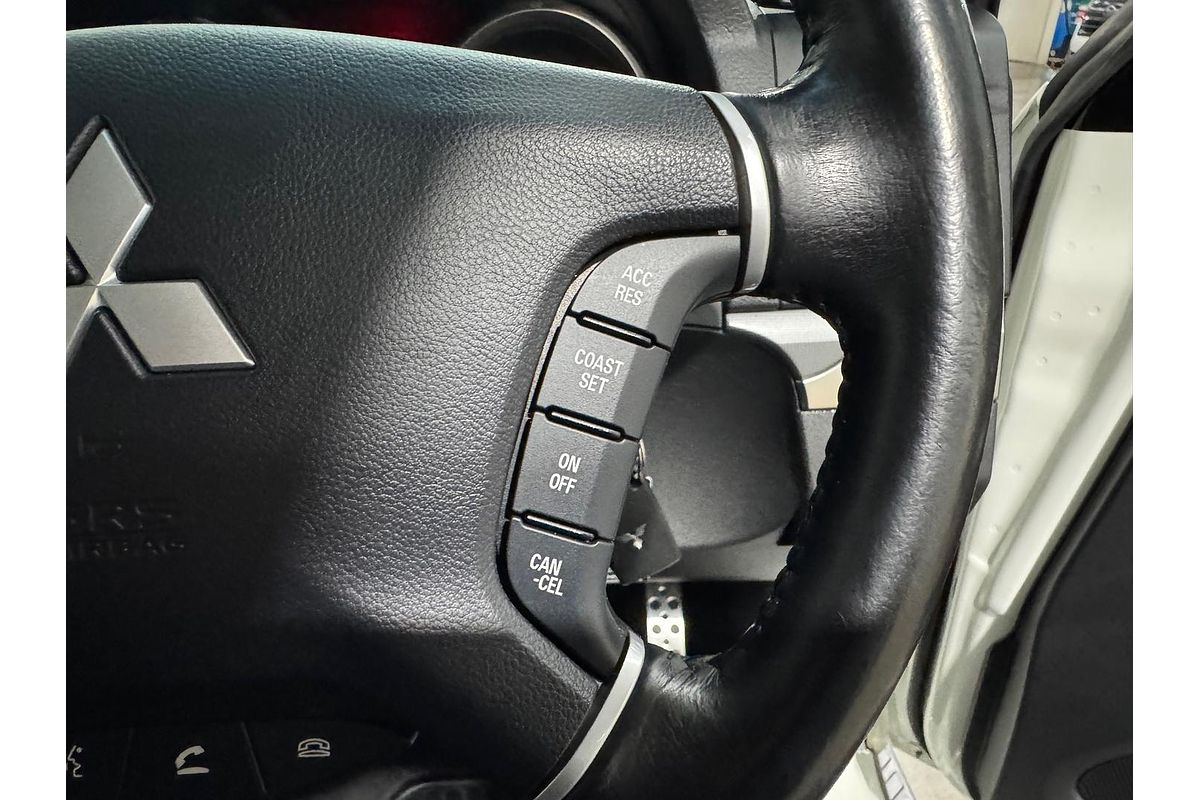 2020 Mitsubishi Pajero Exceed NX