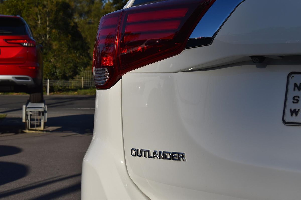 2017 Mitsubishi Outlander LS Safety Pack ZK