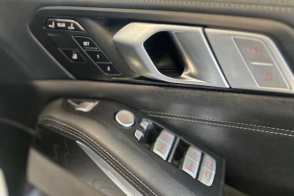 2020 BMW X7 xDrive30d G07