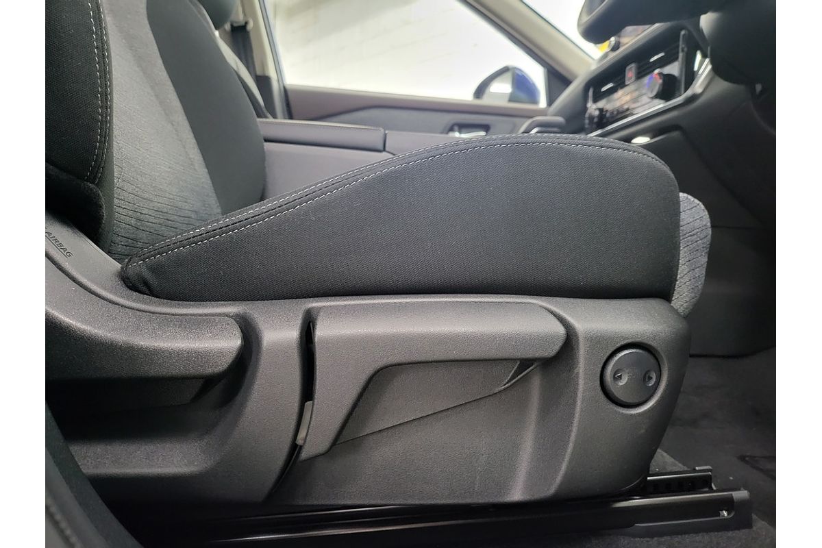 2025 Nissan X-TRAIL ST T33