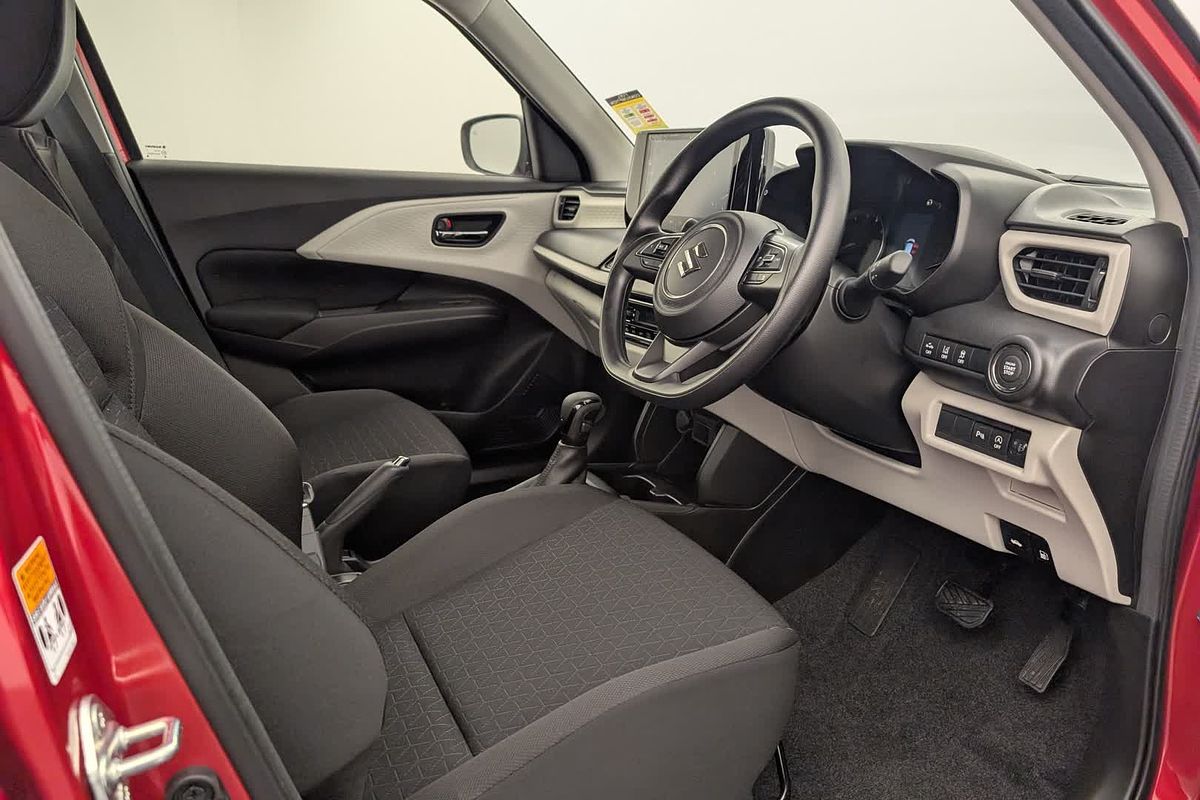 2025 Suzuki Swift Hybrid UZ