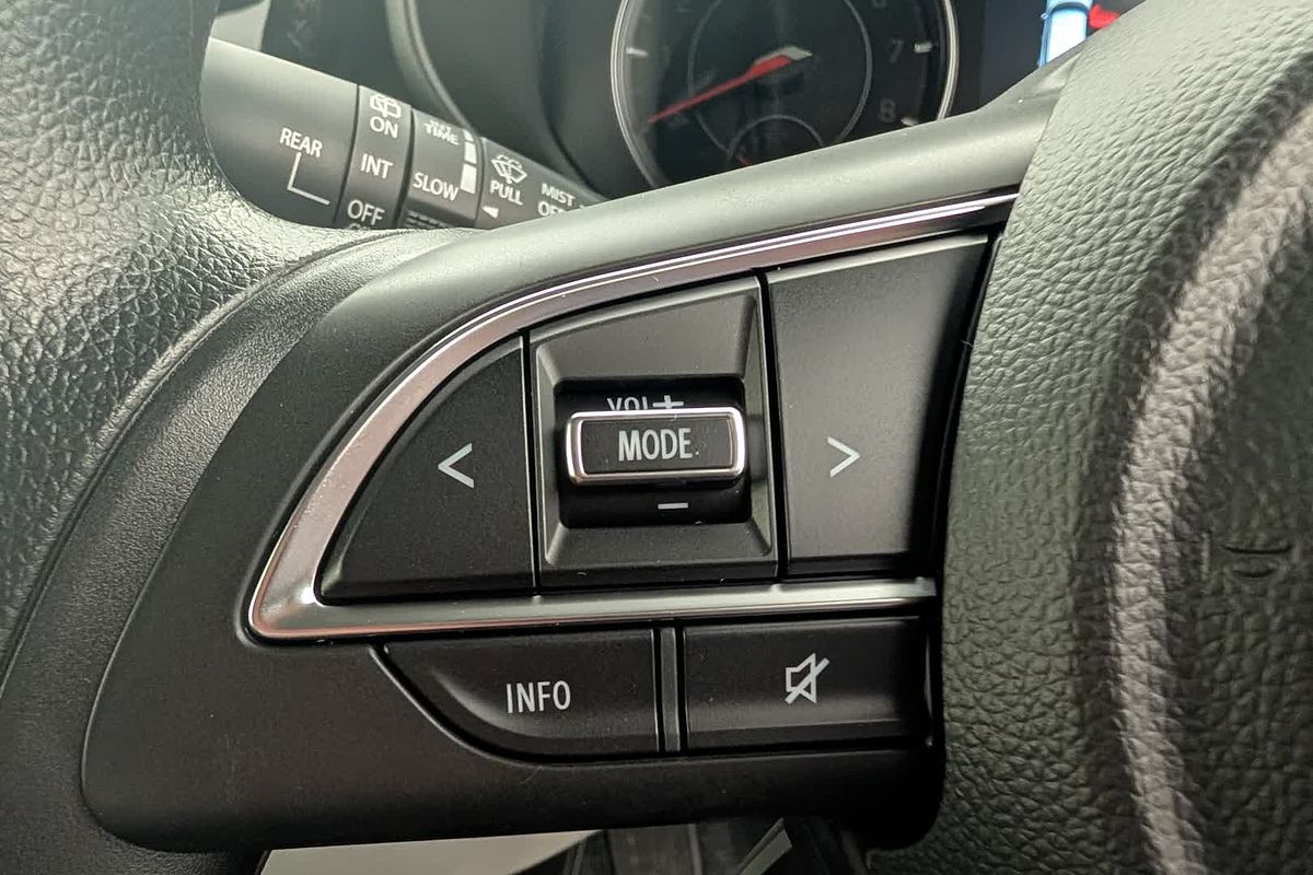 2025 Suzuki Swift Hybrid UZ
