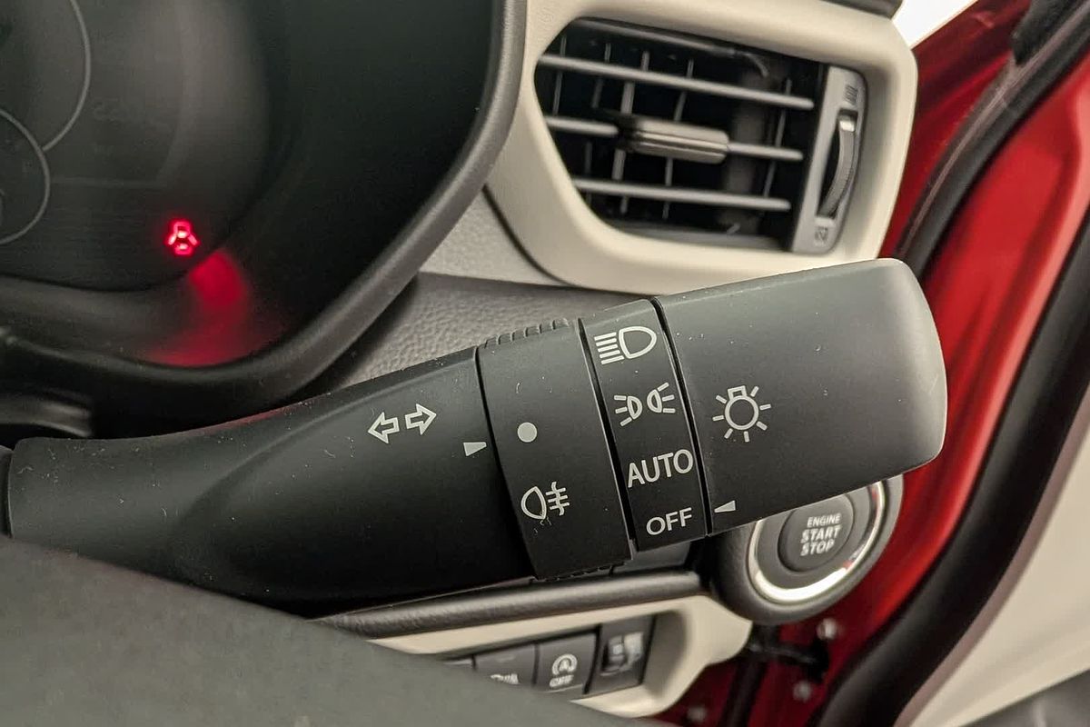 2025 Suzuki Swift Hybrid UZ