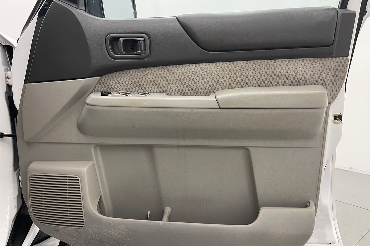 2004 Nissan Patrol ST GU III