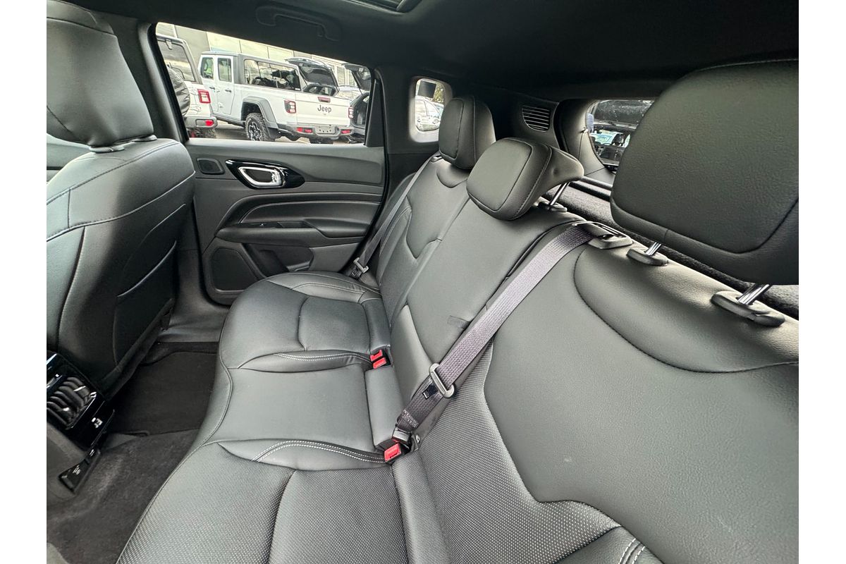2023 Jeep Compass S-Limited M6