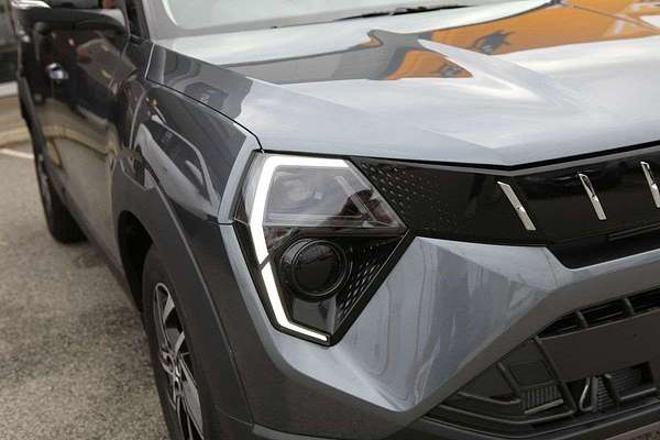 2025 Mahindra XUV 3XO AX5L
