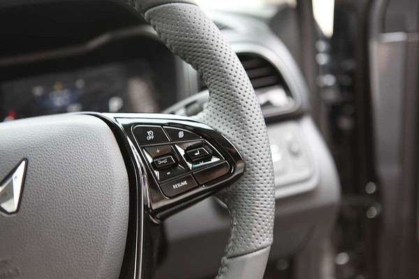 2025 Mahindra XUV 3XO AX5L