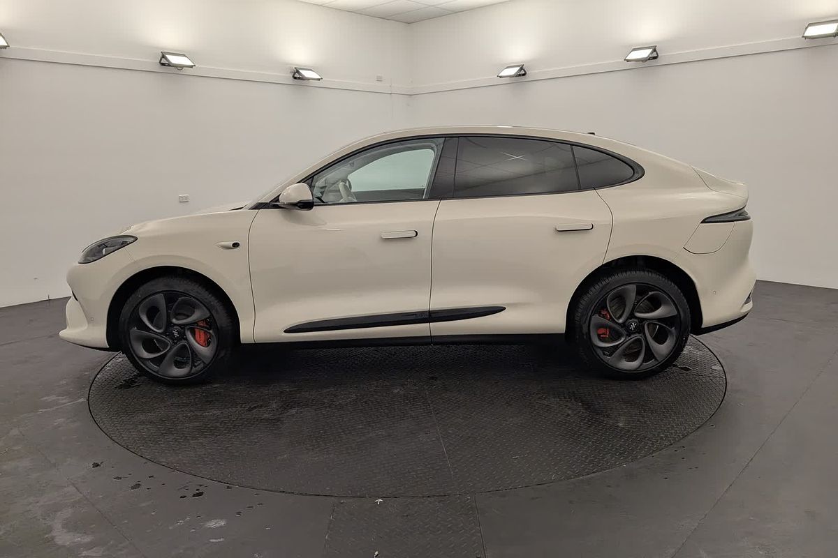 2025 MG IM6AWD100PERF