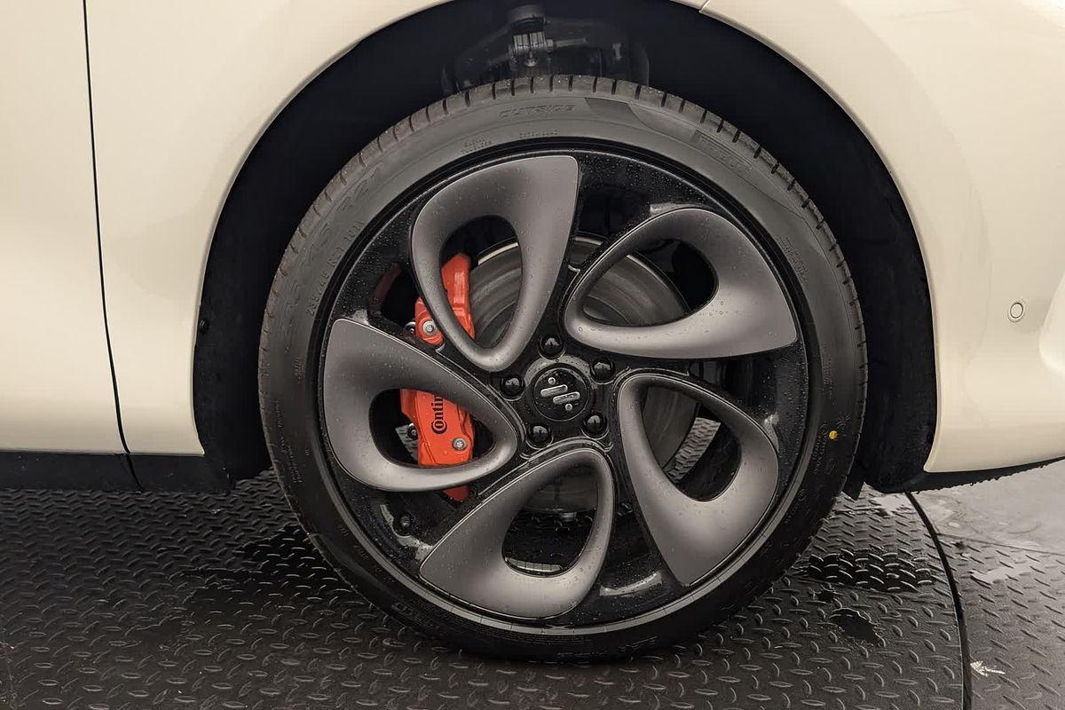 2025 MG IM6AWD100PERF