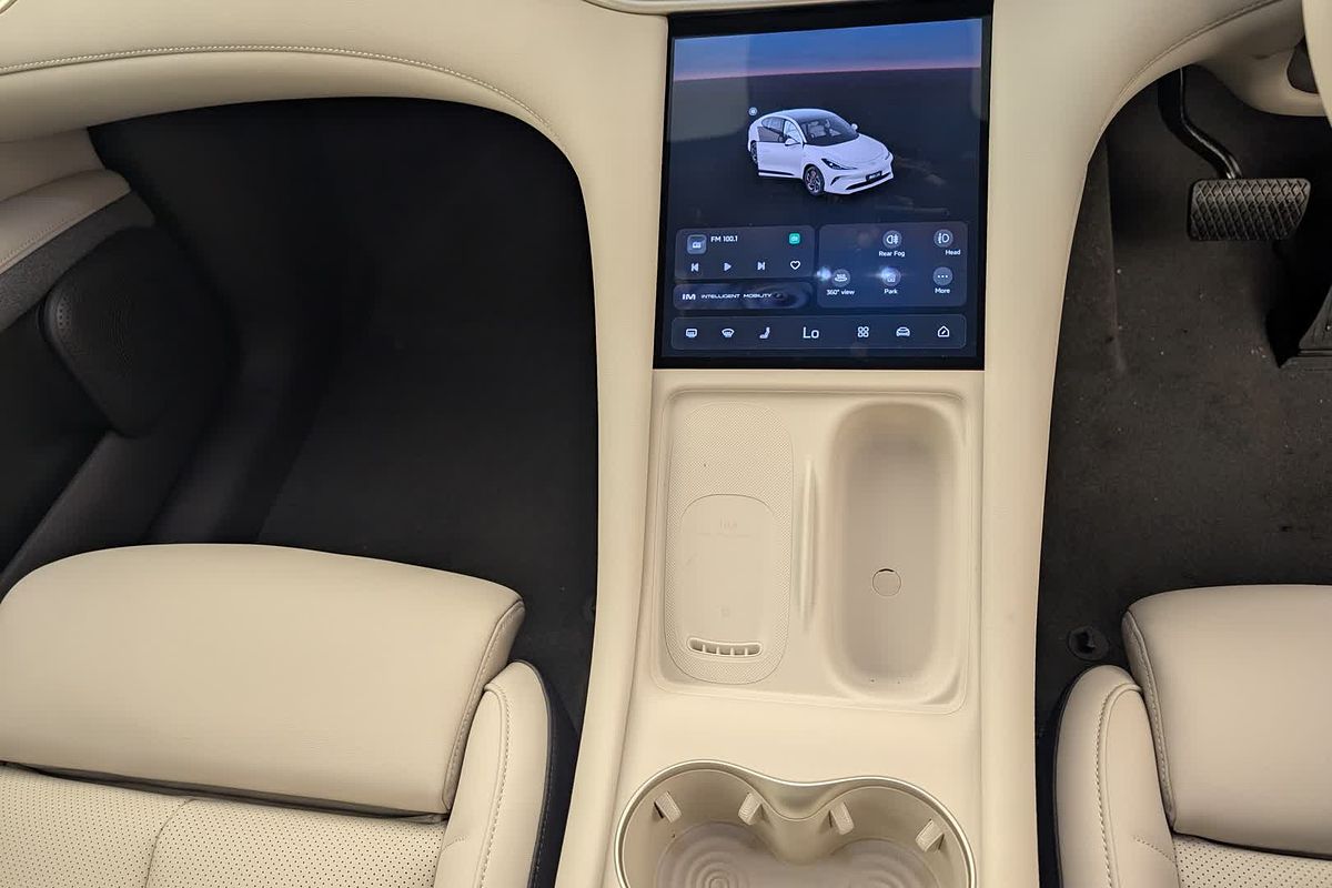 2025 MG IM6AWD100PERF