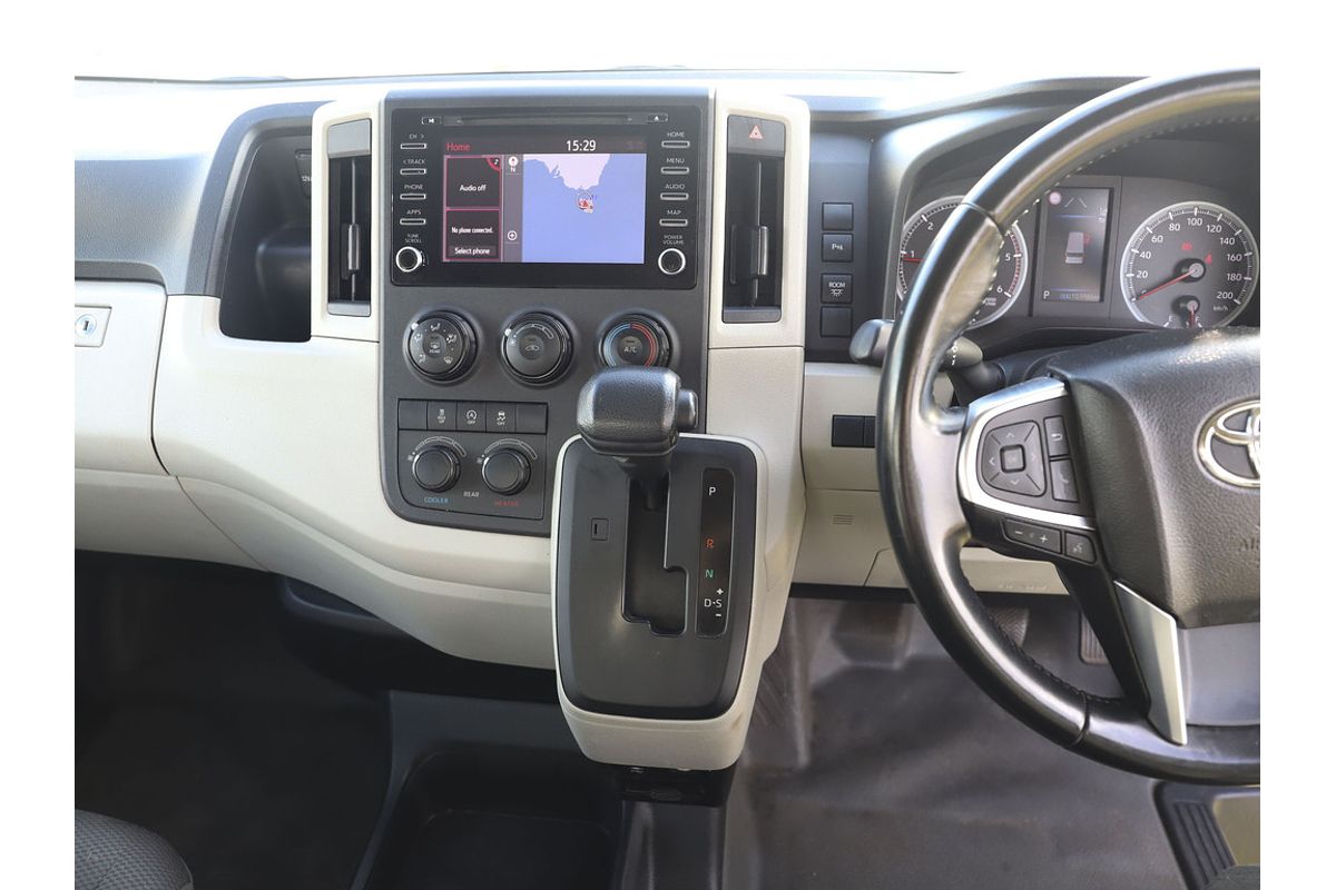 Hiace Bus SLWB 2.8L T Diesel Automatic 9633060 001