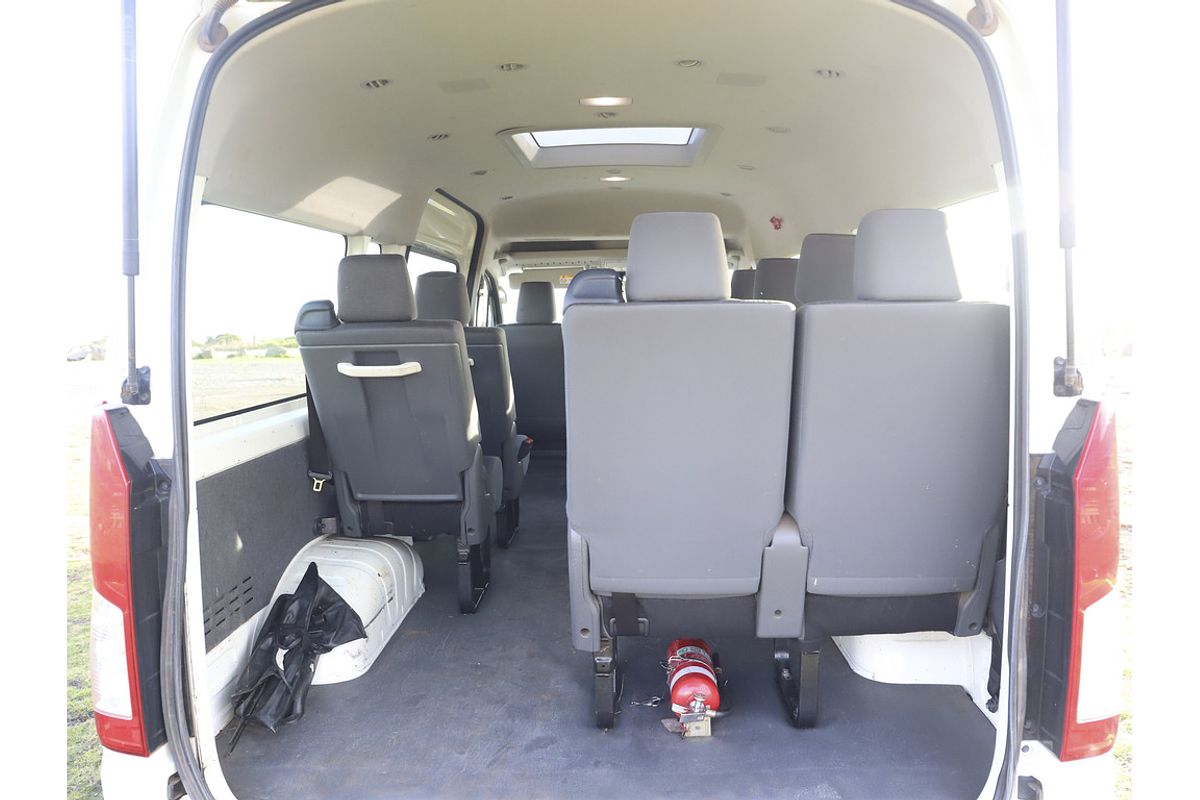 Hiace Bus SLWB 2.8L T Diesel Automatic 9633060 001