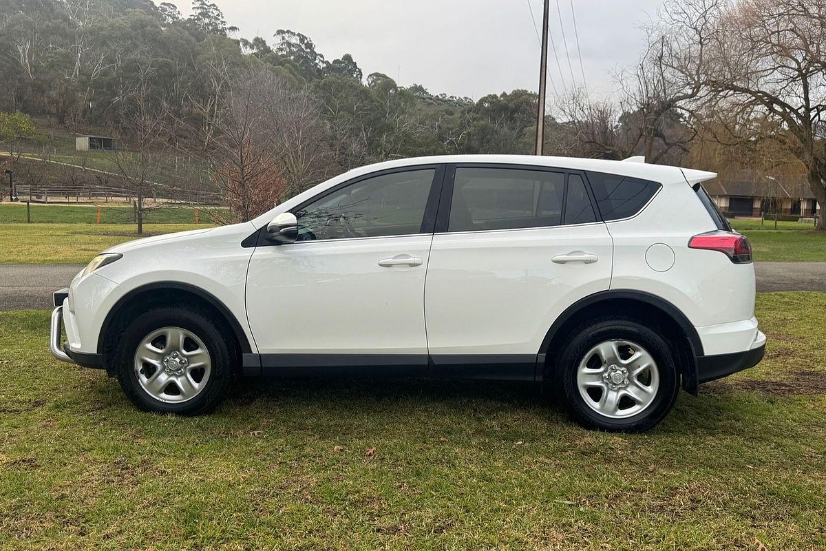 2017 Toyota RAV4 GX ASA44R