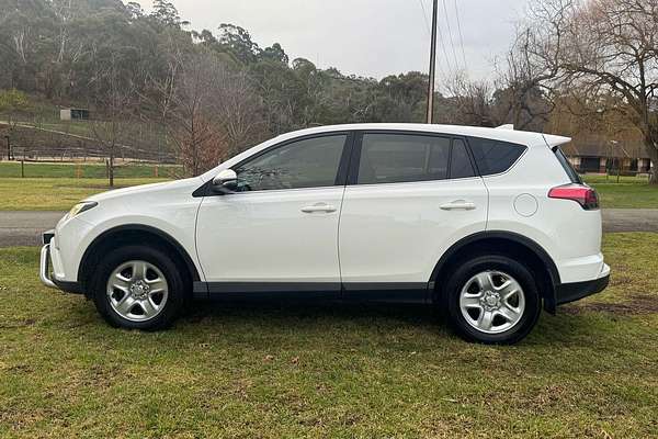 2017 Toyota RAV4 GX ASA44R