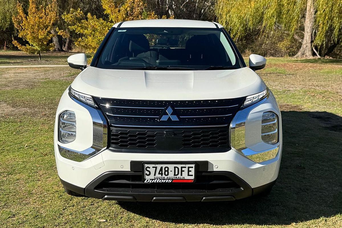 2024 Mitsubishi Outlander ES ZM