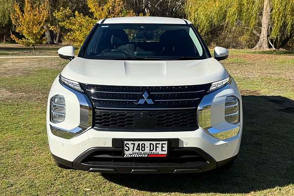 2024 Mitsubishi Outlander ES ZM