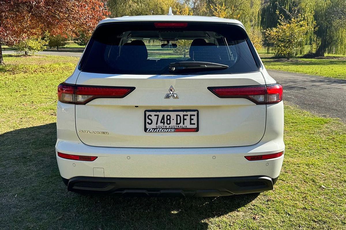 2024 Mitsubishi Outlander ES ZM
